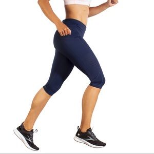 NWOT Brooks Method 1/2 Crop Tight with Pockets